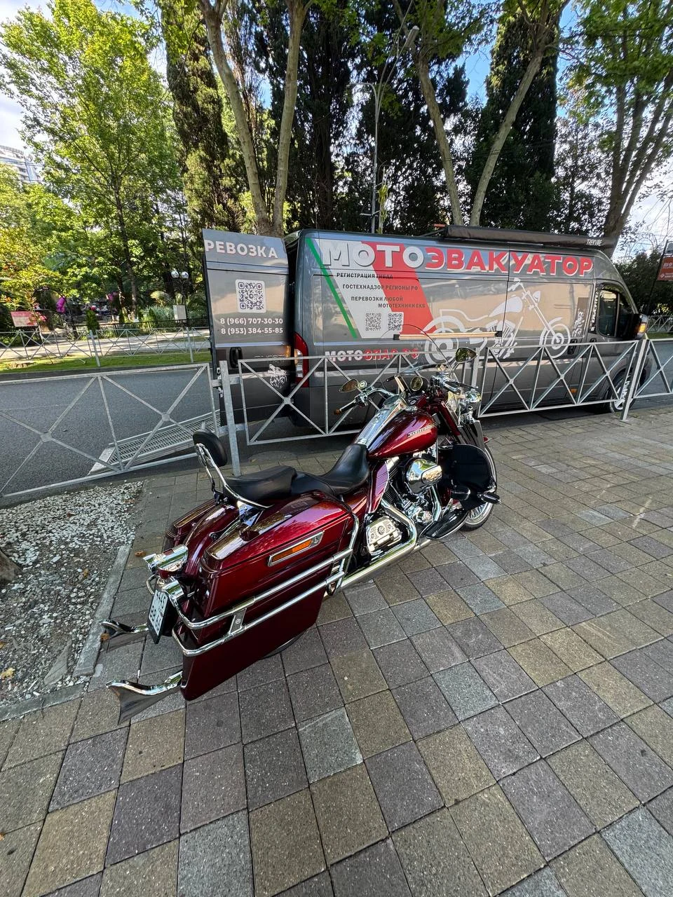 Harley-Davidson и брендированный мотоэвакуатор МОТОСПАС в Сочи